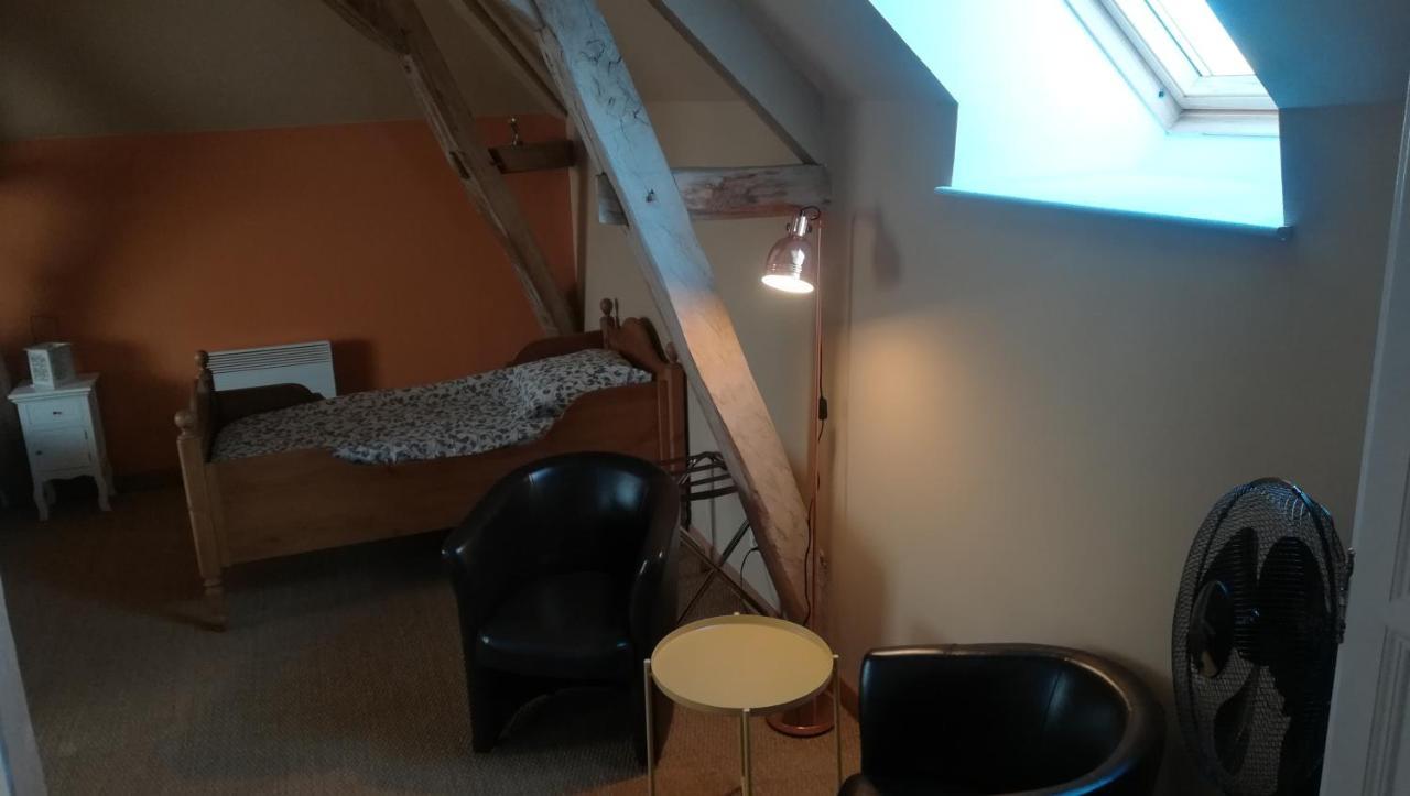 Gite Et Chambres D'Hotes Le Chene Billault Pouant Exterior photo
