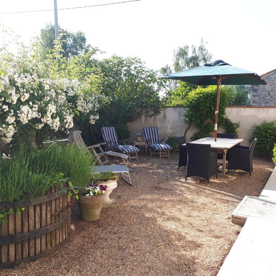 Gite Et Chambres D'Hotes Le Chene Billault Pouant Exterior photo